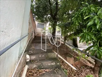 Escada para as outras duas casas