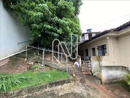 Quintal de entrada das casas 