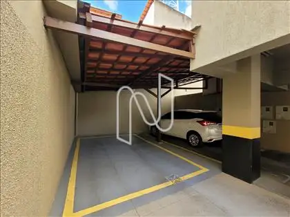 Garagem - vaga livre, coberta e demarcada.