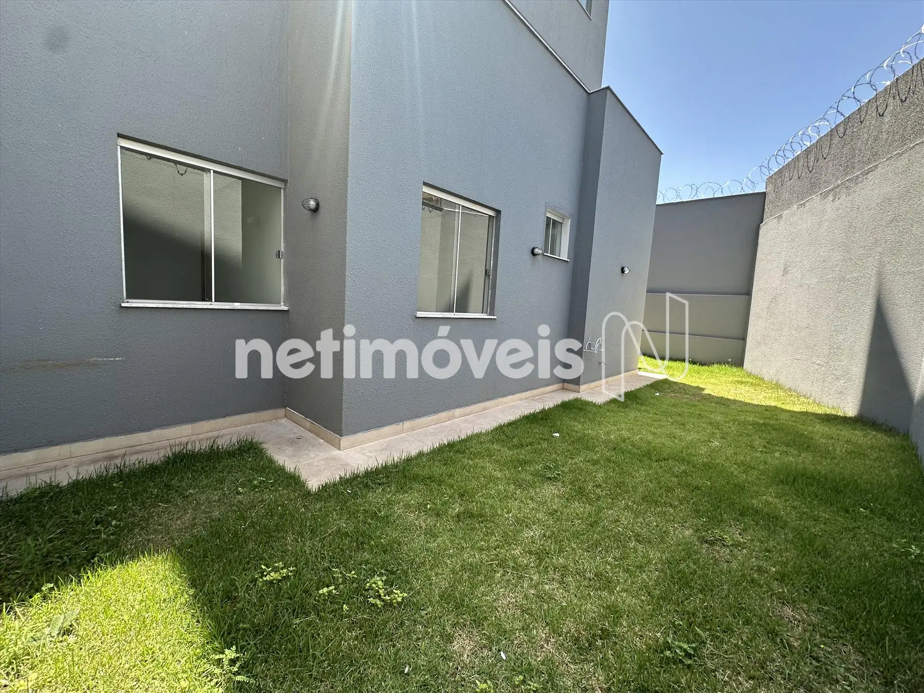 Area externa com acesso pela sala
