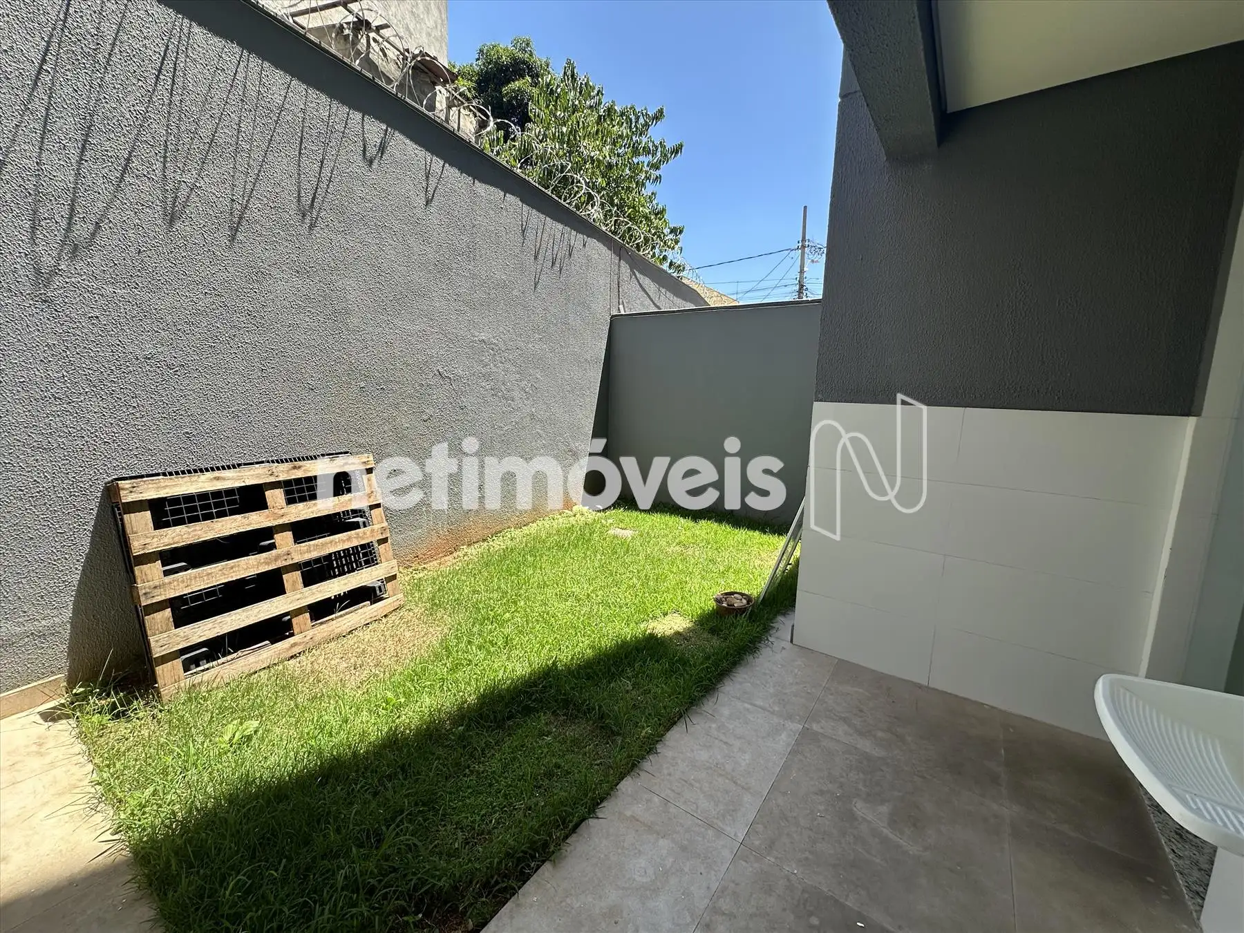 área externa com acesso pela cozinha