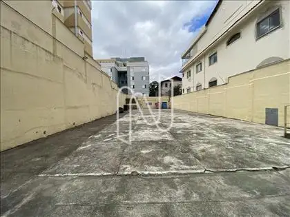 Área comum (eventualmente estacionamento)