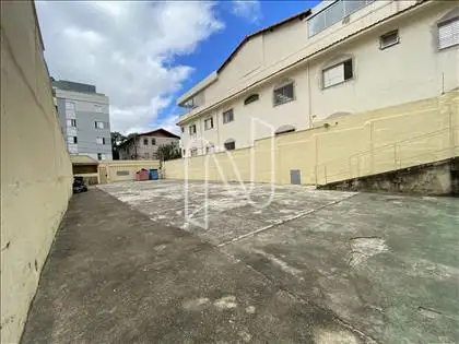 Área comum (eventualmente estacionamento)