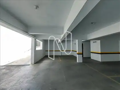 02 vagas paralelas e Box do apto ao lado