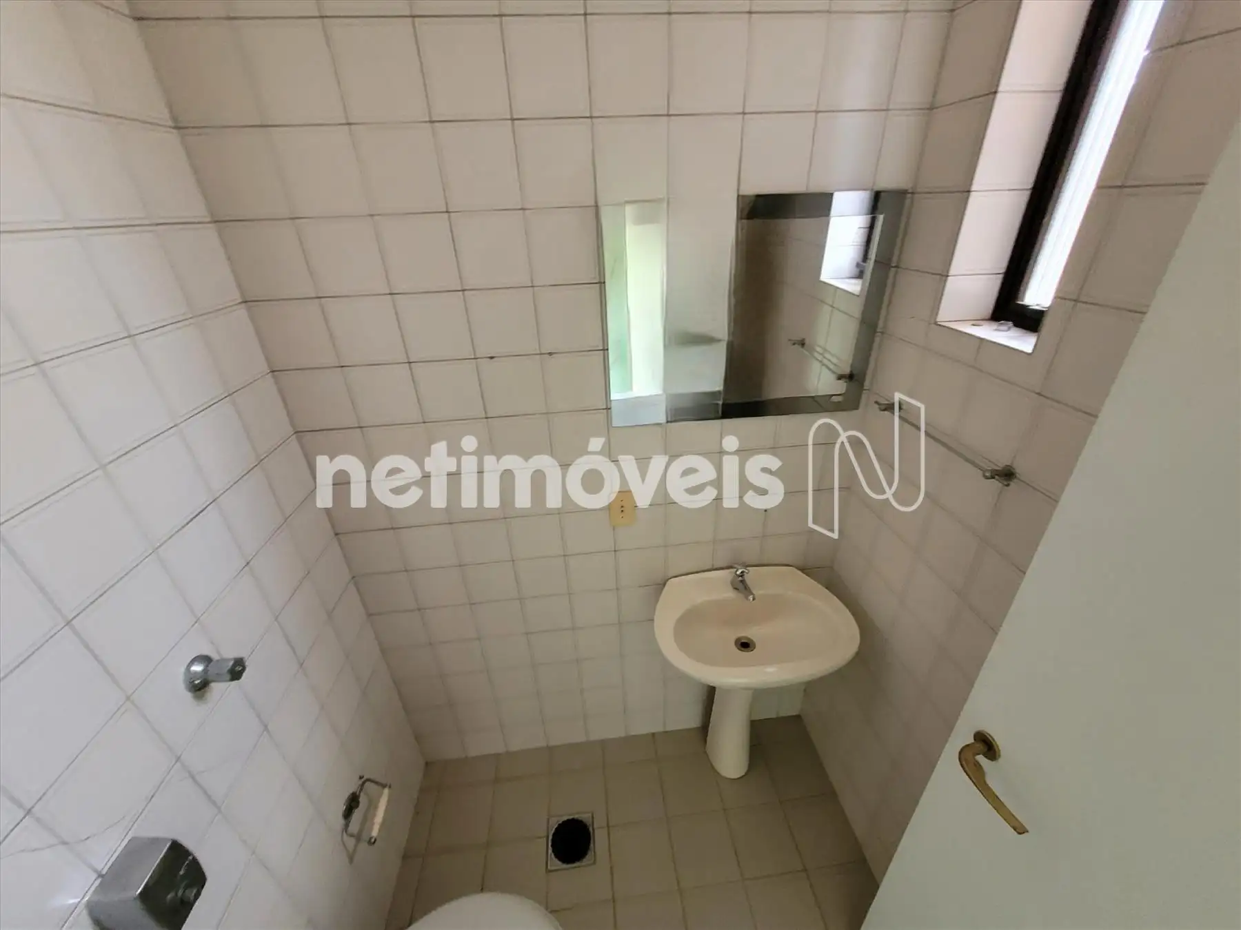 Sala 1[principal]: banheiro - I