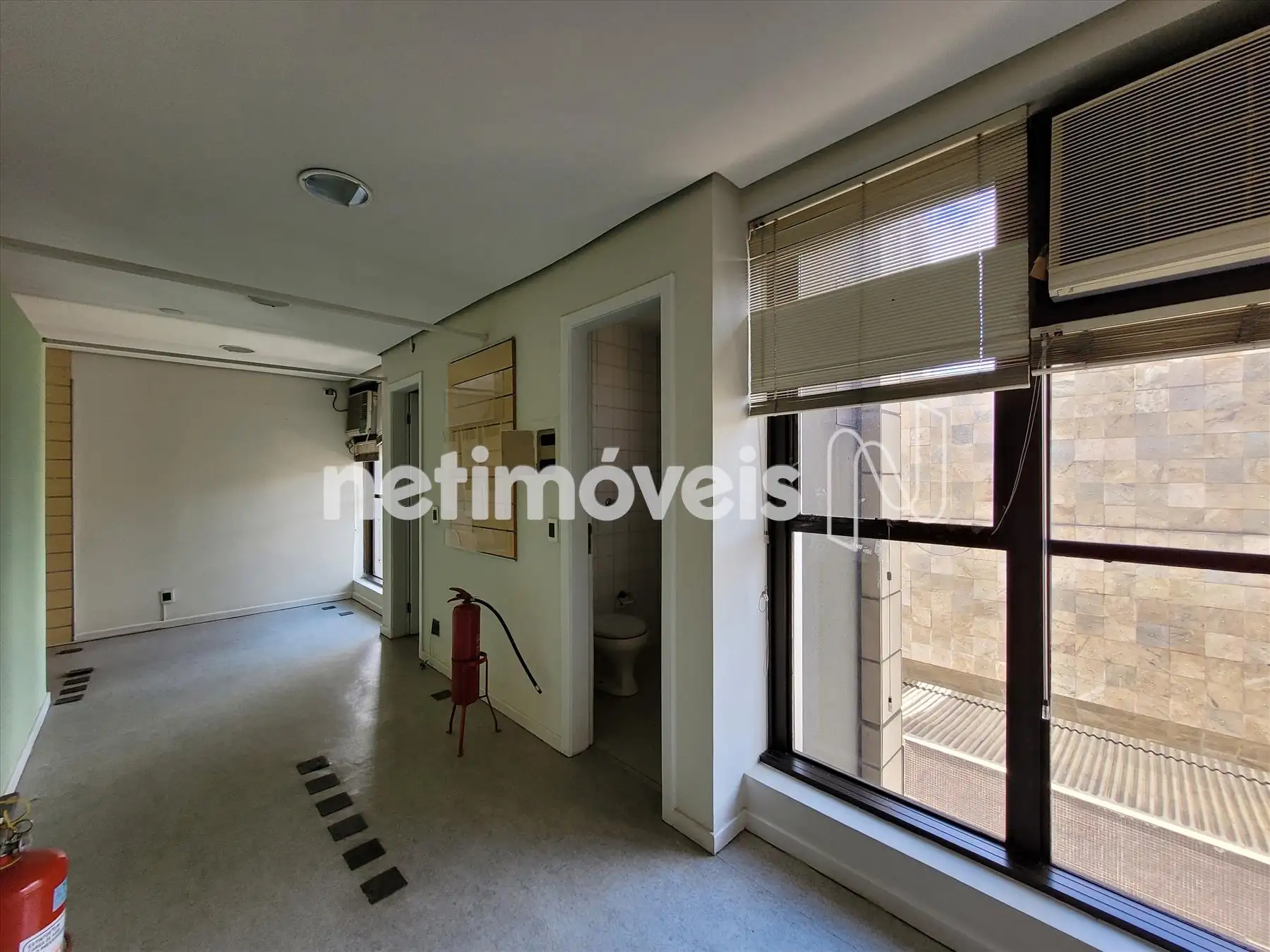 Sala 1[principal]: divisória para banhos - G