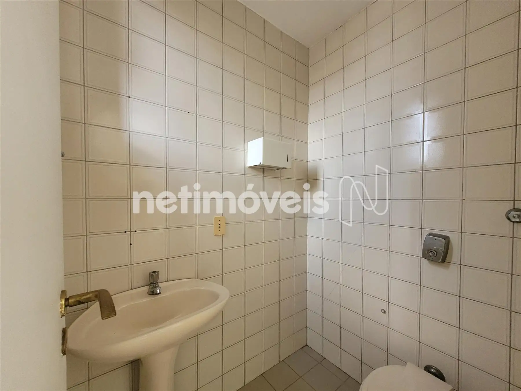 Sala 2: Banheiro - C