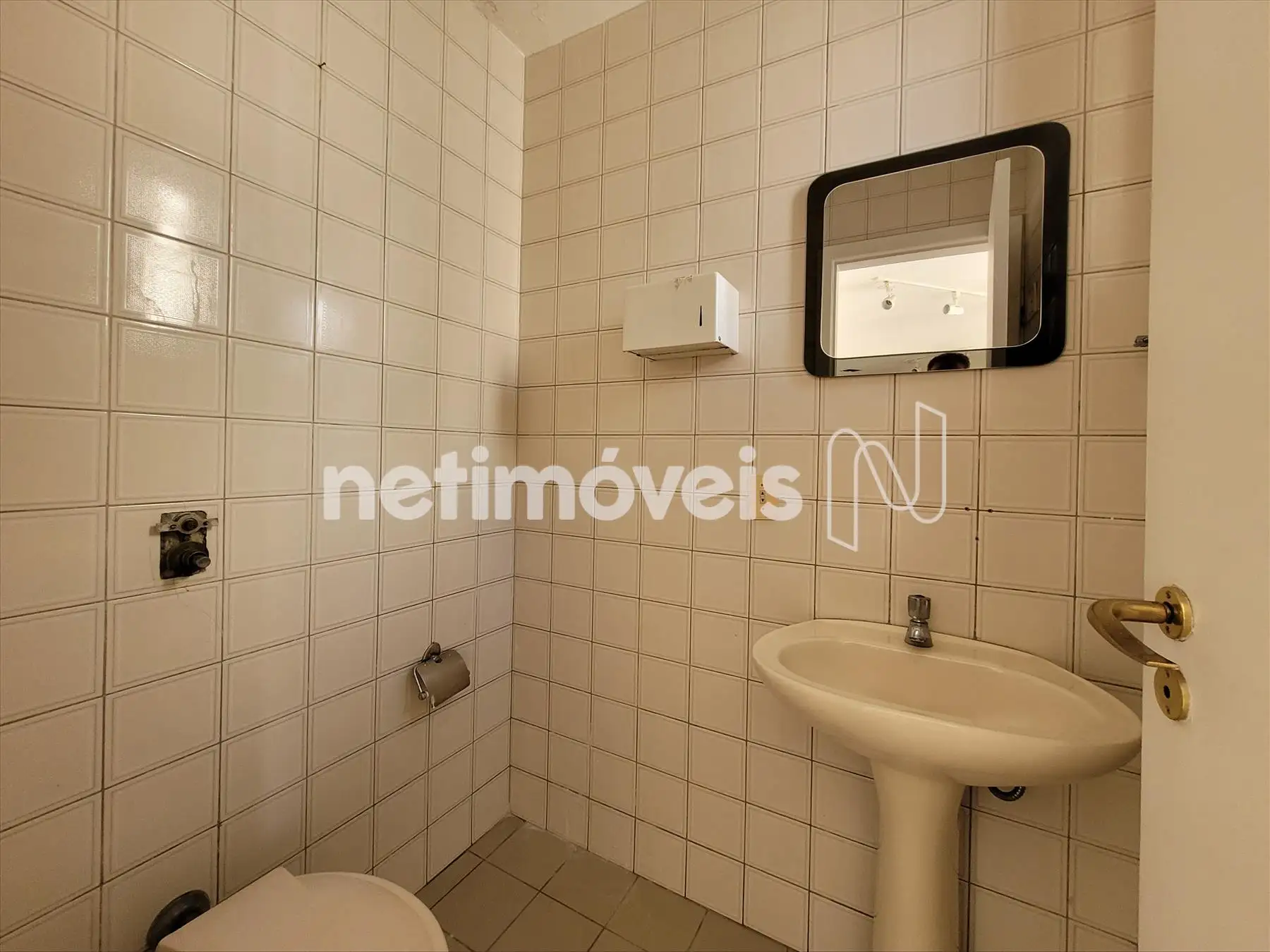 Sala 3: Banheiro - E