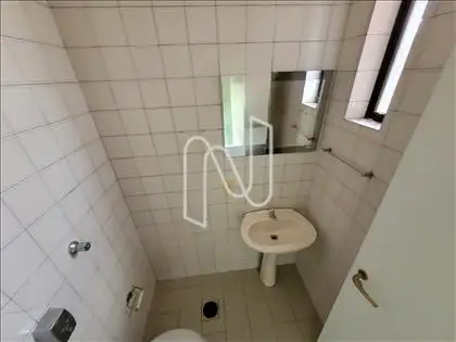 Sala 1: Banheiro conv. em cozinha - I