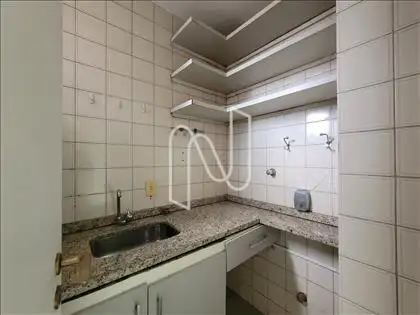 Sala 1: Banheiro conv. em cozinha - J