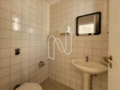 Sala 3: Banheiro - C