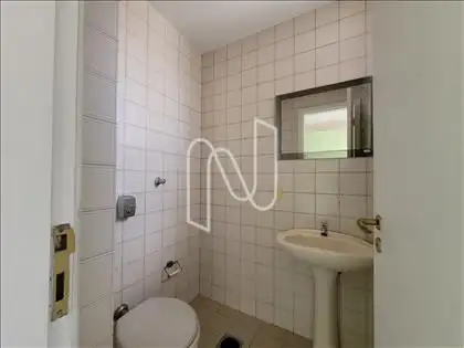 Sala 1: Ambiente - banheiro - H