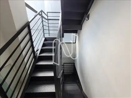 1o. Andar: Escadas para garagem e 2o. andar
