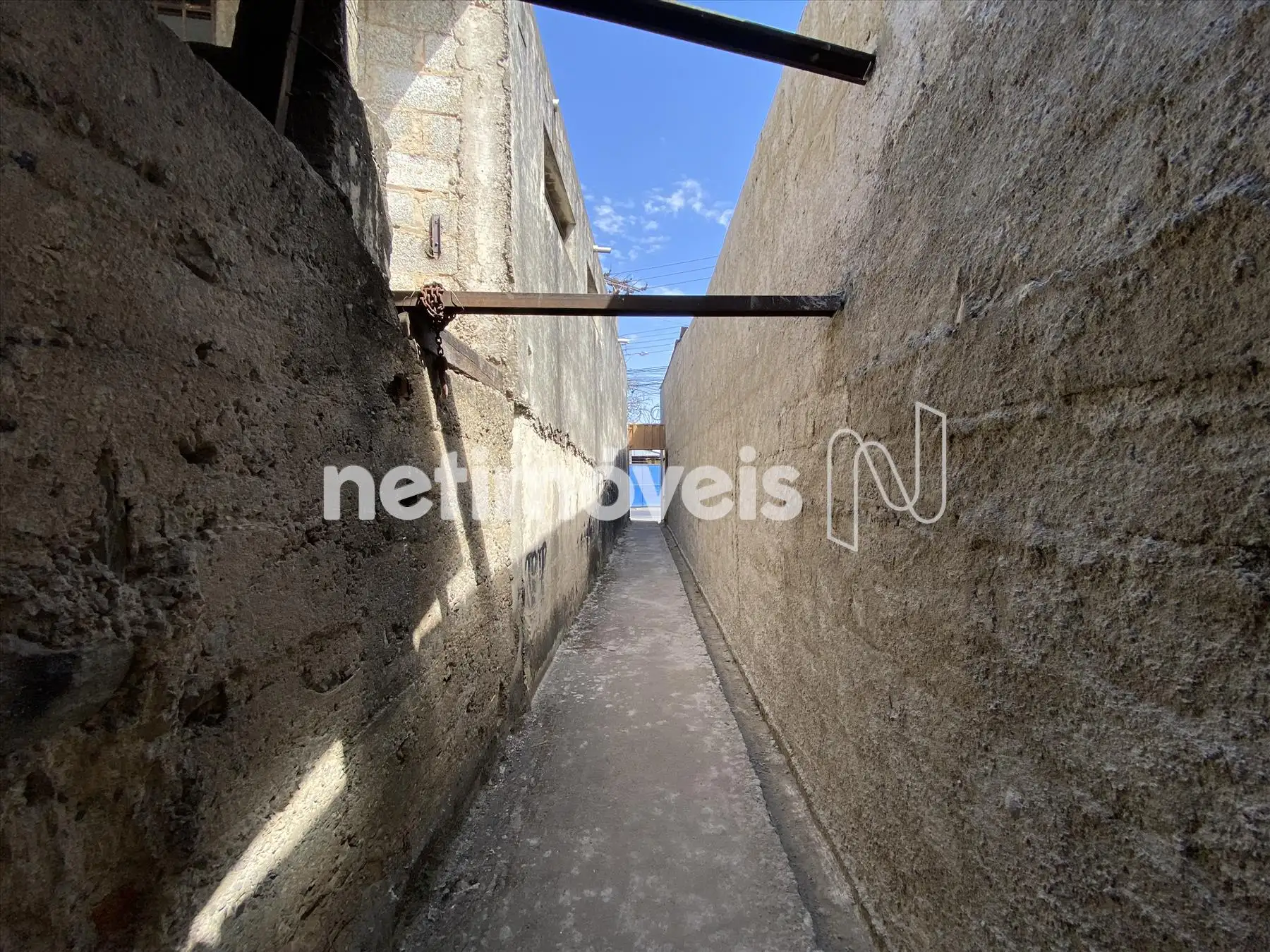 Entrada da rua para os fundos do lote