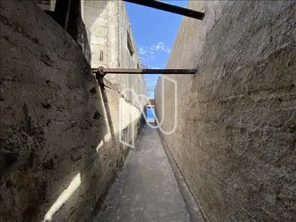 Entrada da rua para os fundos do lote