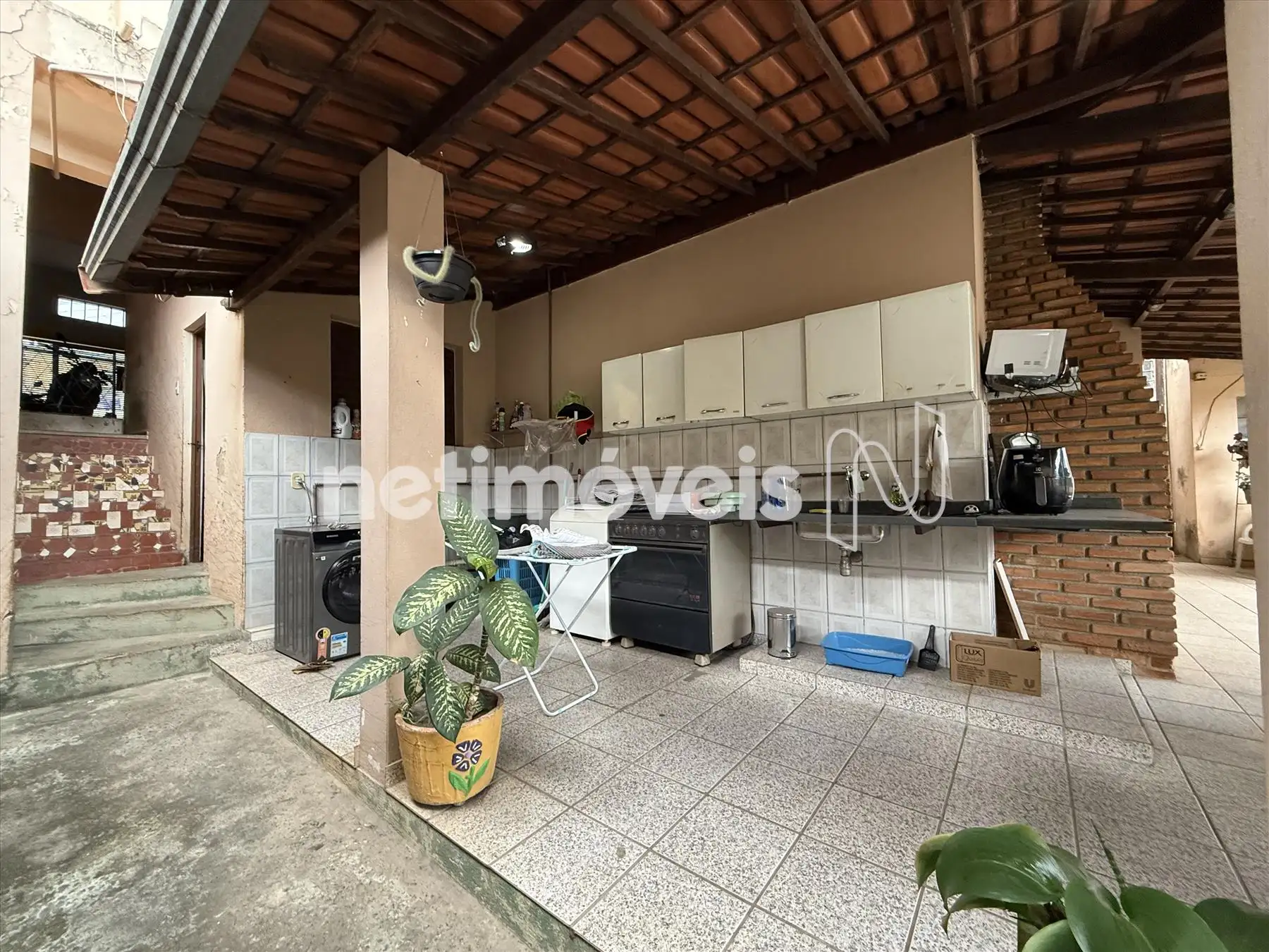 Área de serviço - casa nível abaixo