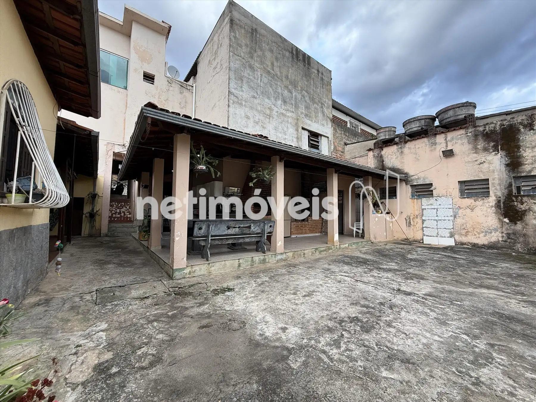 Quintal  - casa nível abaixo