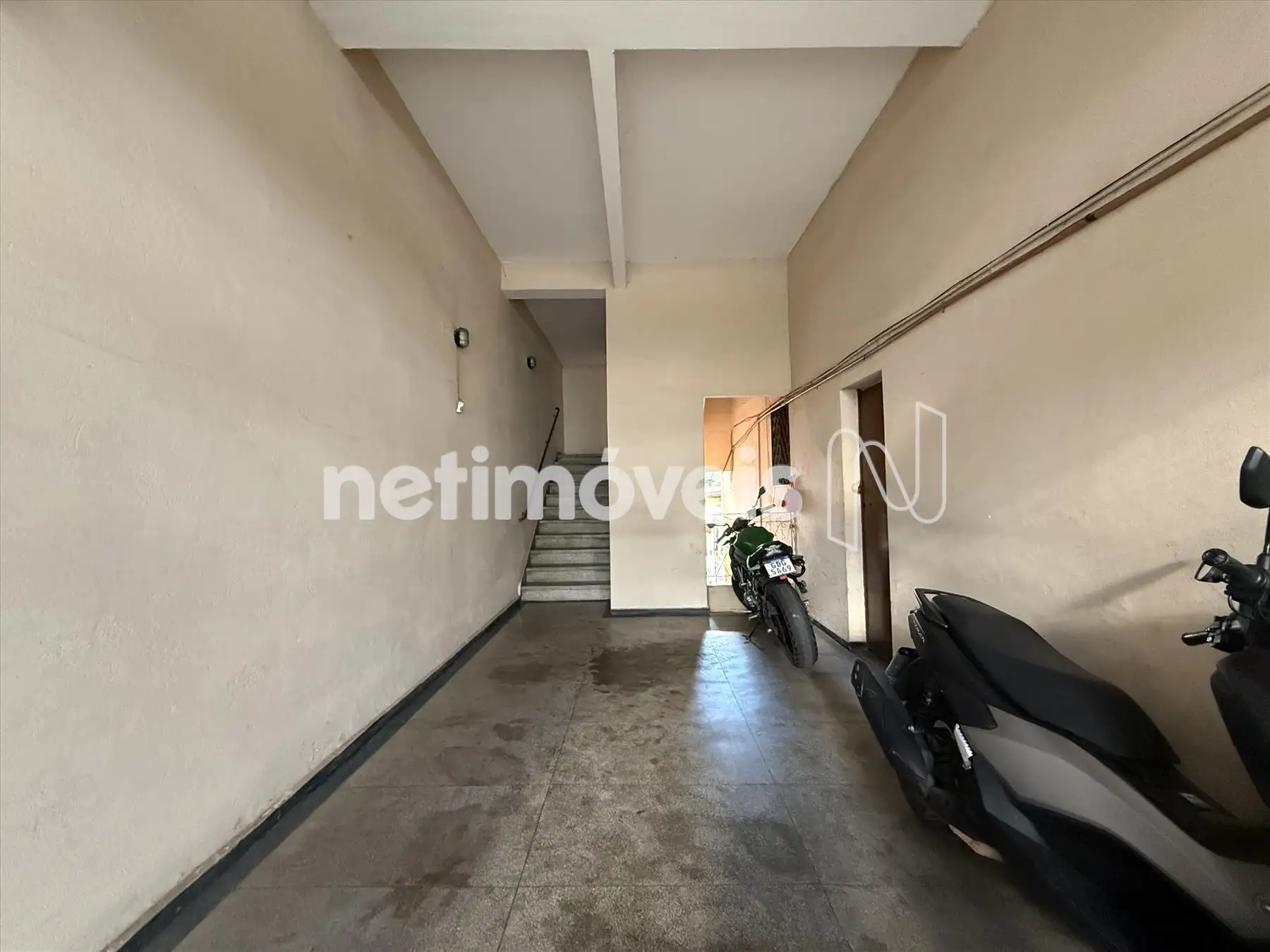 Garagem / entrada das duas casas