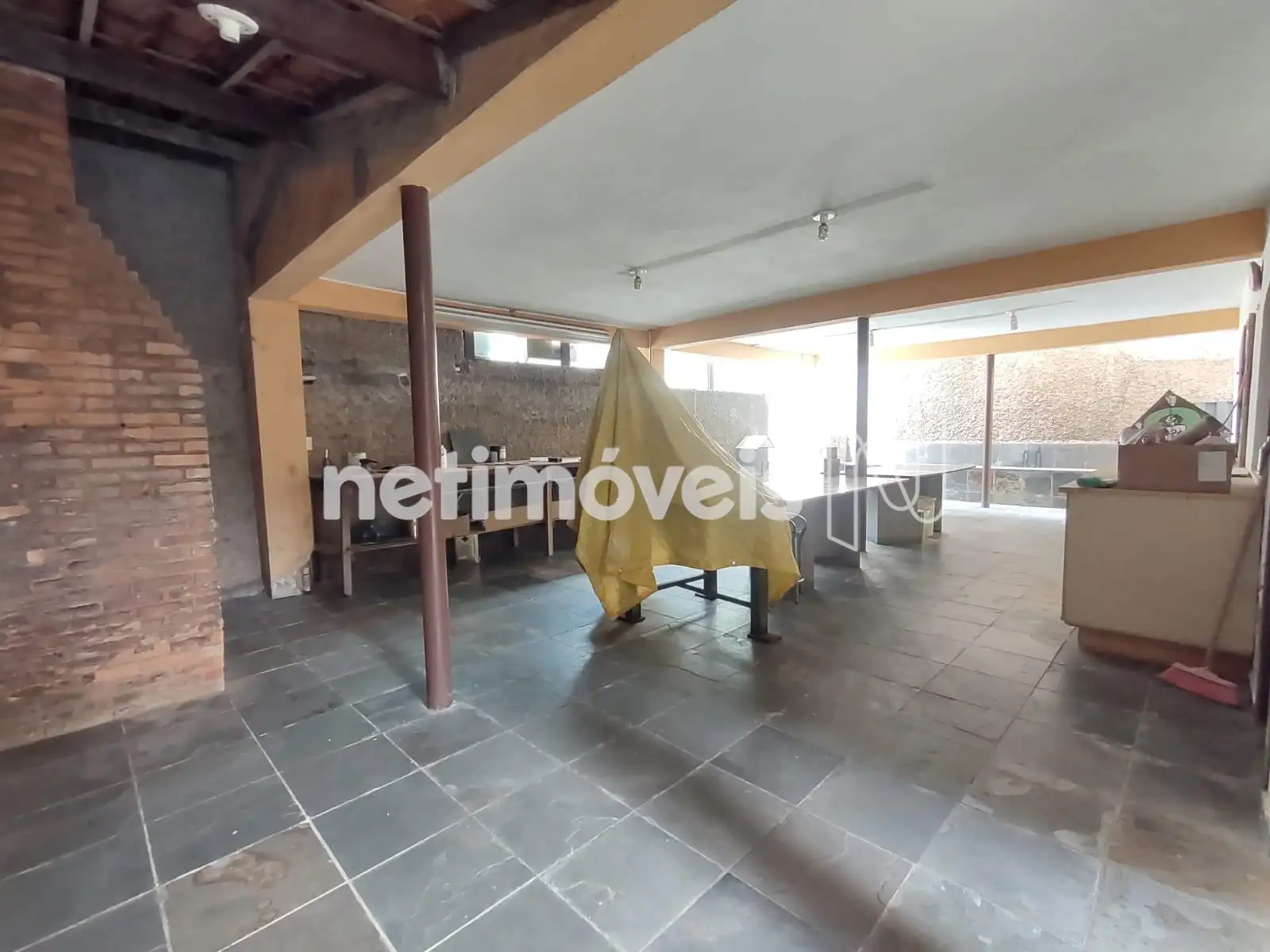 Area do estúdio com churrasqueira