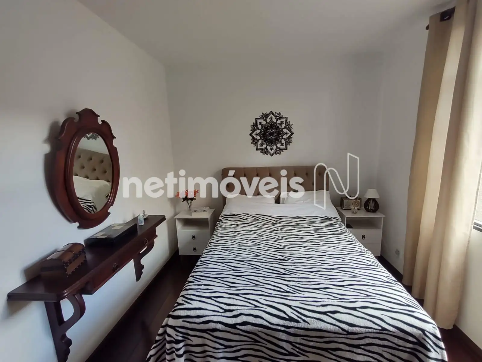 Quarto de casal com armário