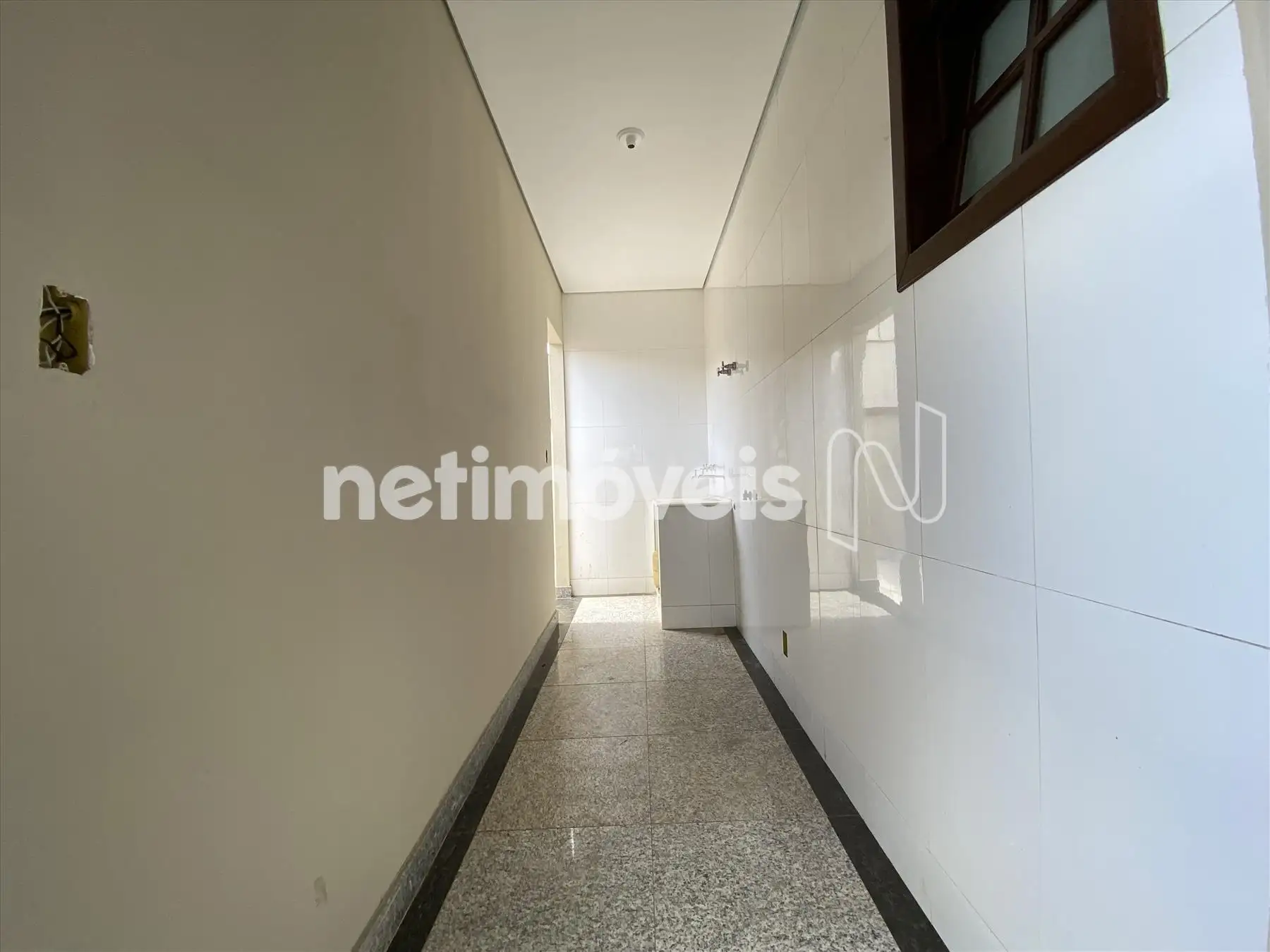 Área de serviços - nível superior