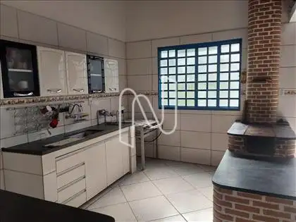 Cozinha do espaço gourmet com fogão a lenha
