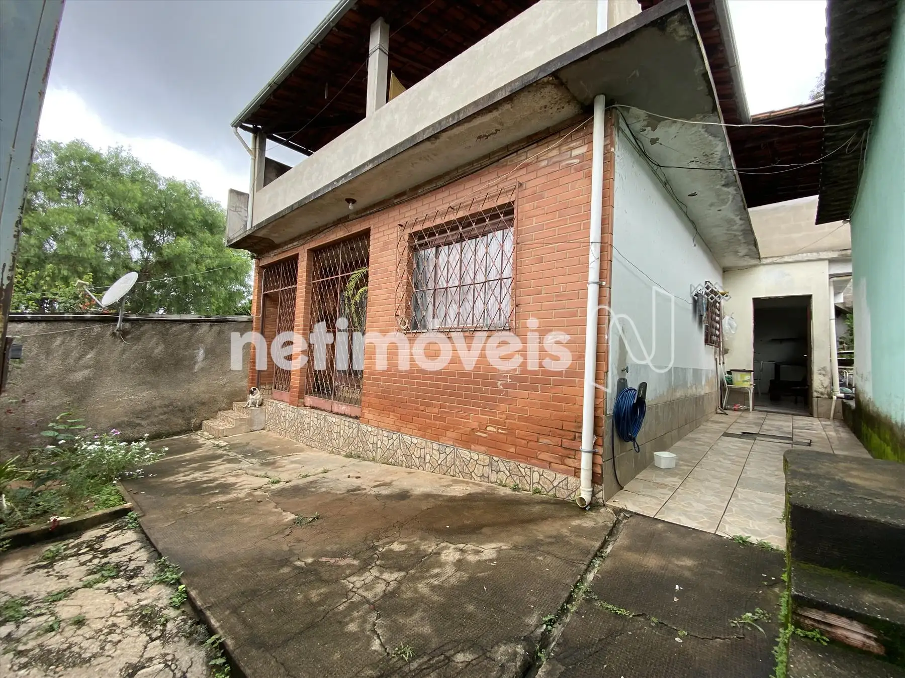Casa de fundos