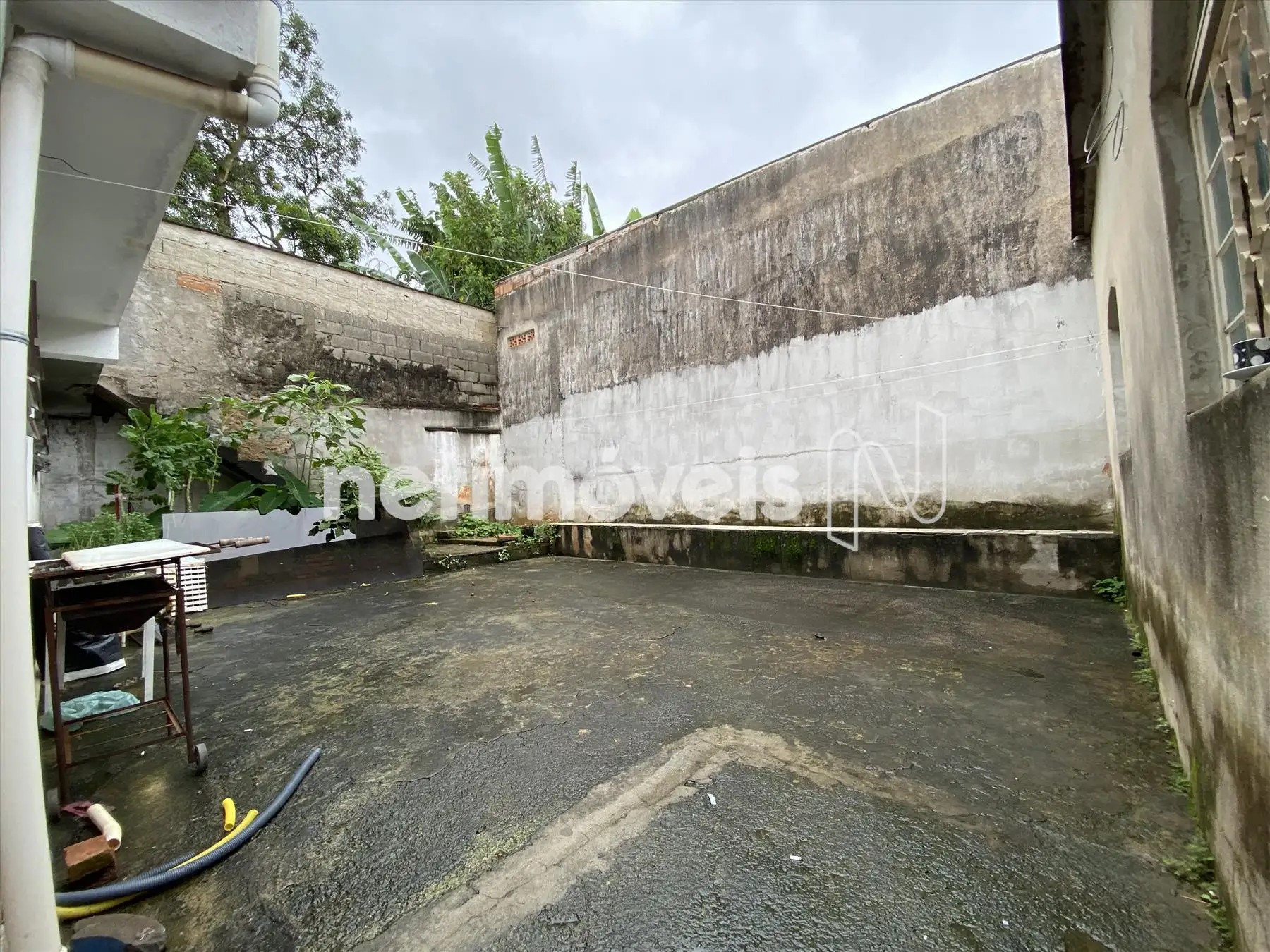 Casa de fundos