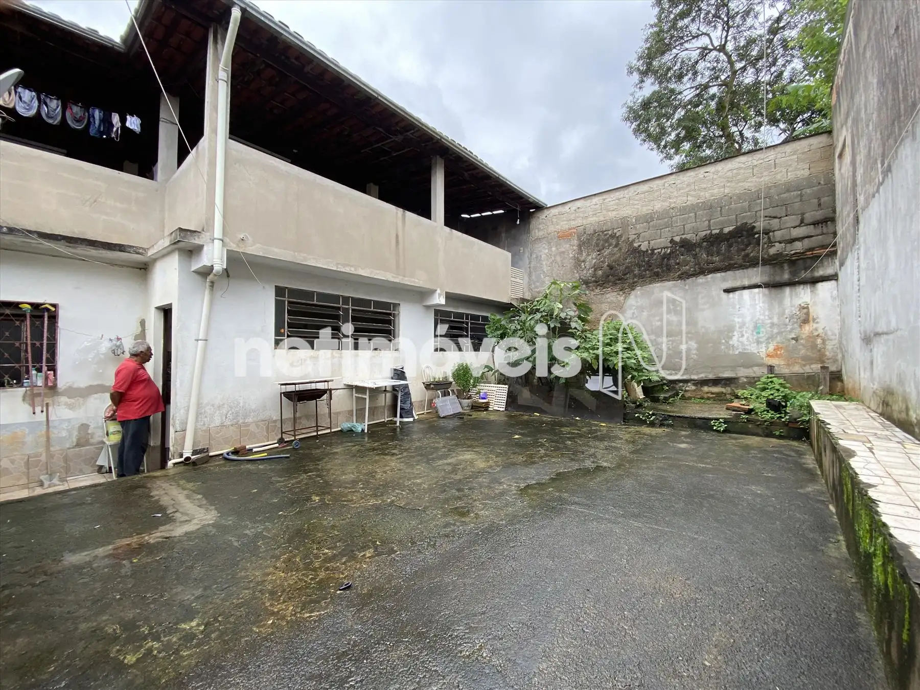 Casa de fundos