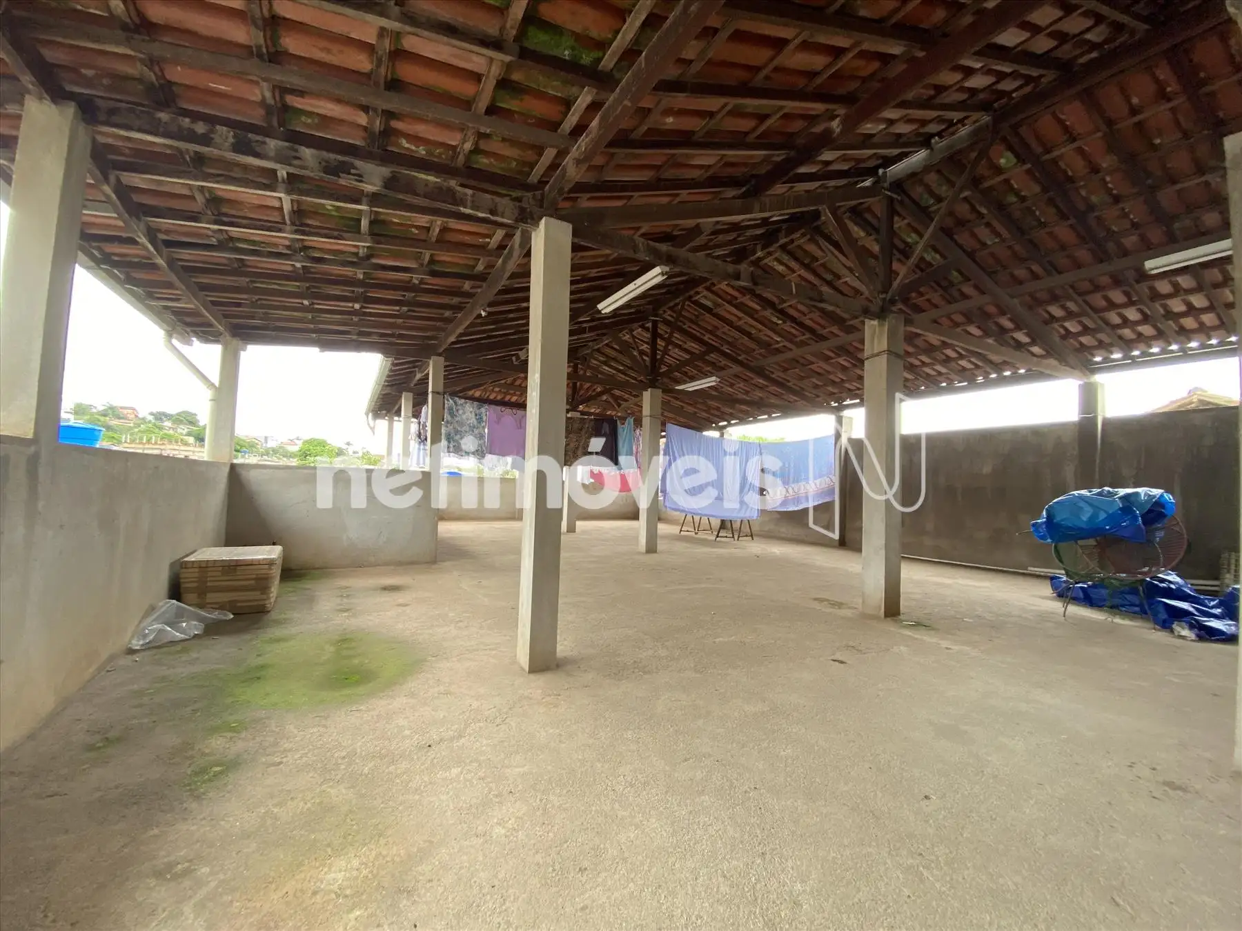 Casa de fundos