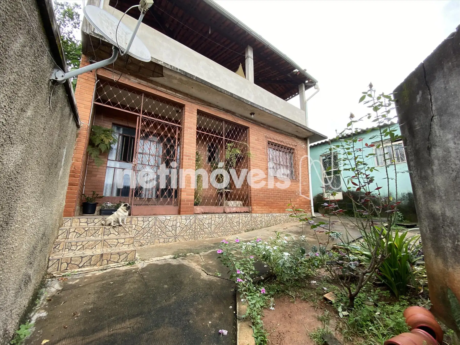 Casa de fundos