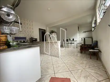 Casa de fundos