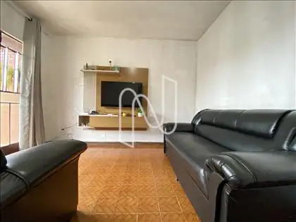 Casa de fundos