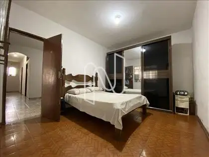 Casa de fundos