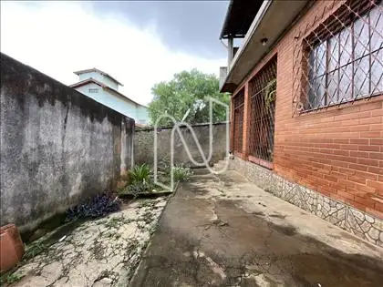 Casa de fundos