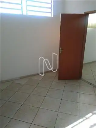 Barracão de frente
