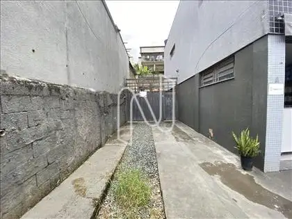 Entrada para os fundos
