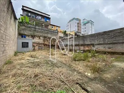 Fundos (construção do galpão) 