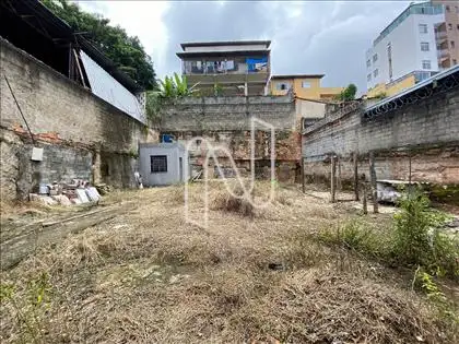 Fundos (construção do galpão) 
