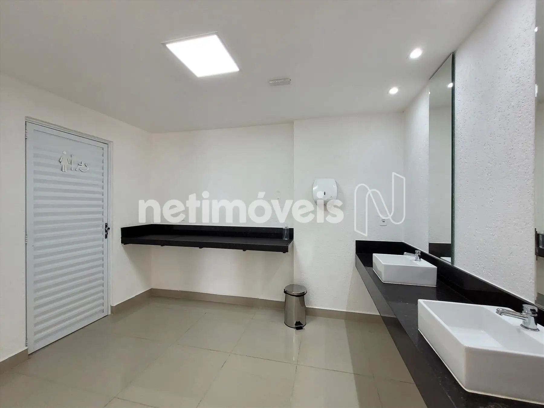 Salão de festas / banheiros - N