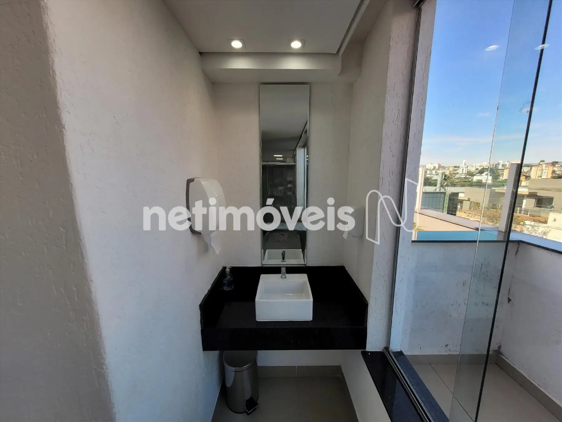 Salão de festas / lavabo - M