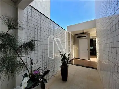 Área privativa parcialmente coberta - F