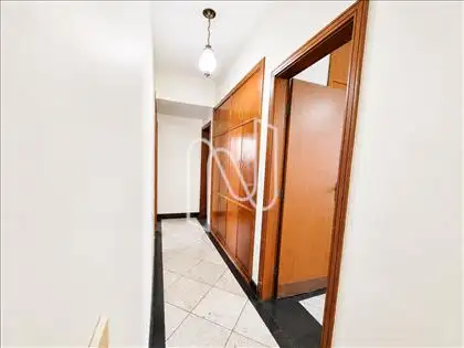 Corredor com roupeiro