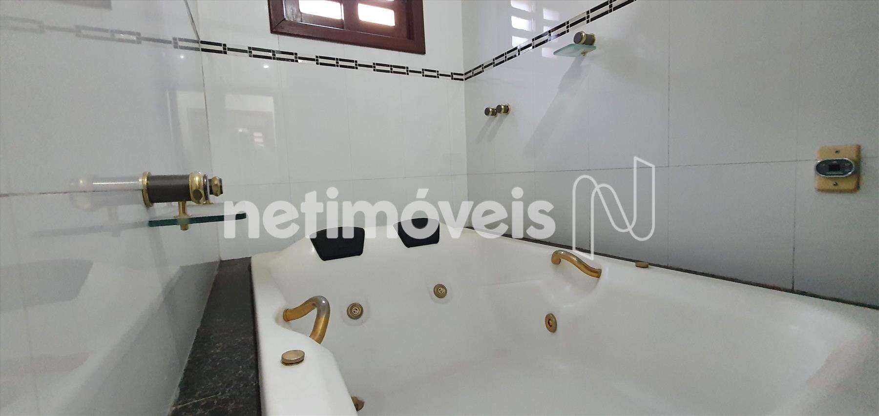 1o. Piso: Suíte - D - banheiro/hidro