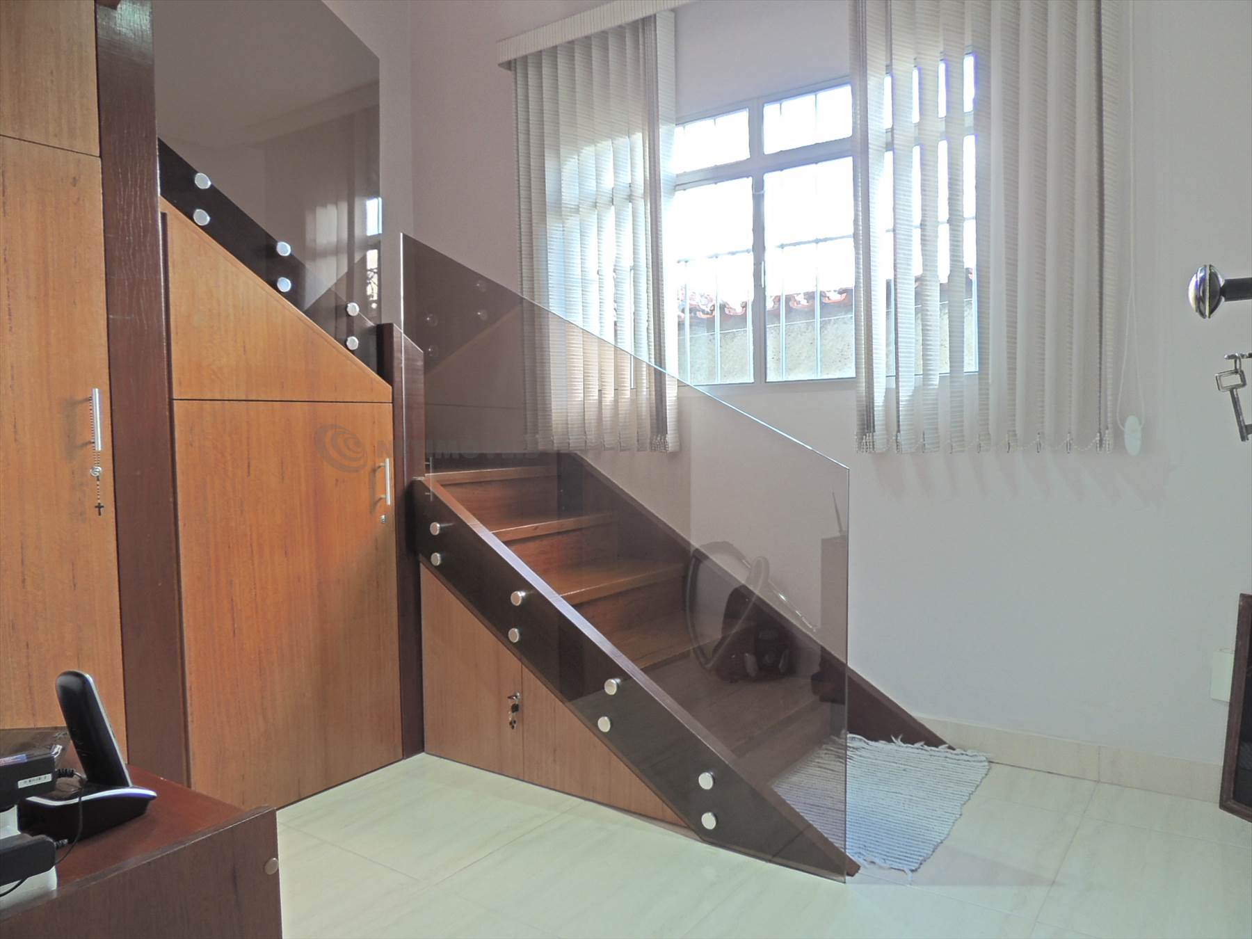 Escada de acesso ao 2º andar