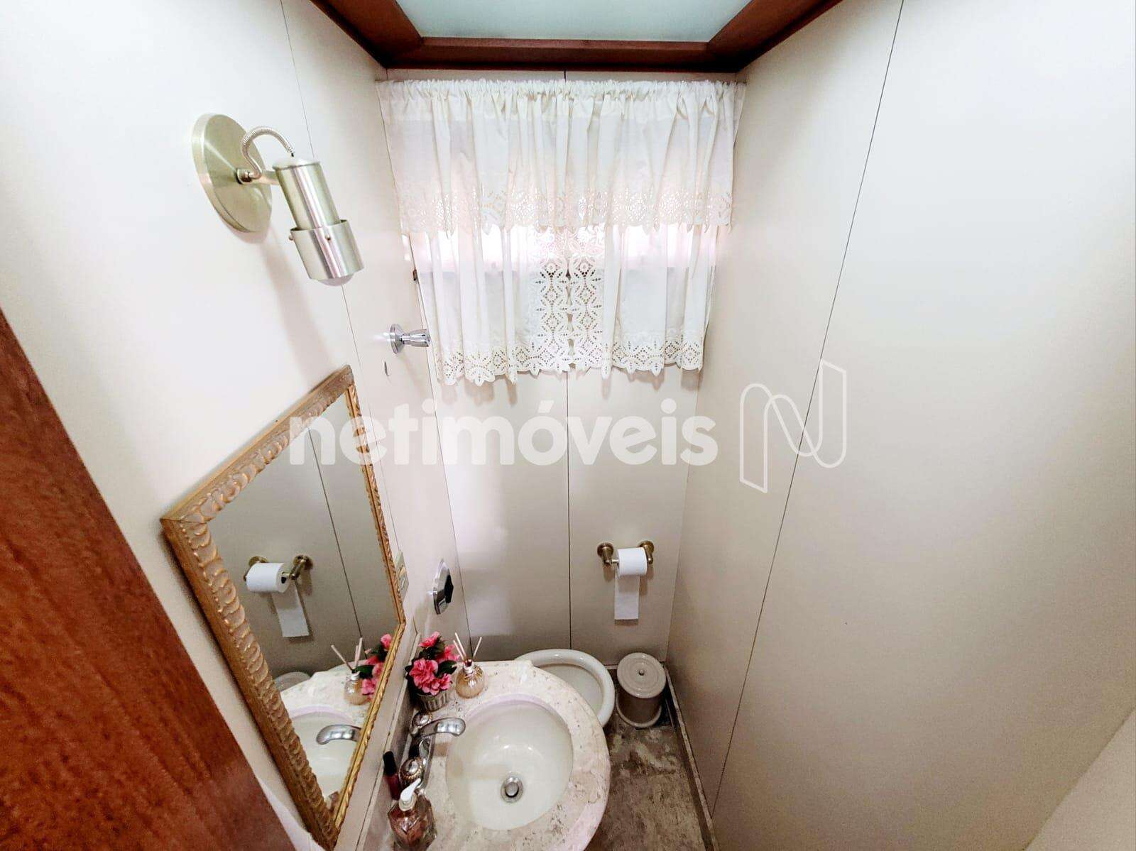 1° Piso: Lavabo - B