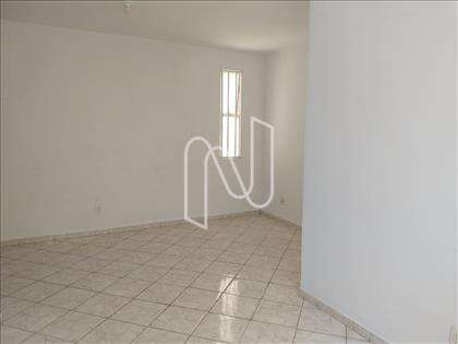 Sala ampla em L - E