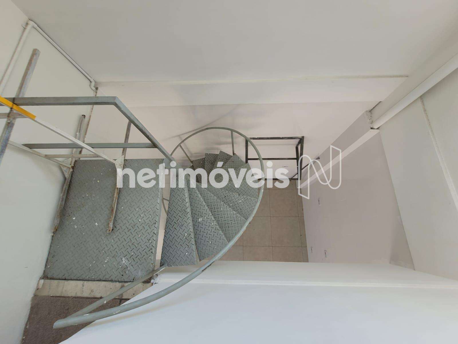 Mezanino: Acesso por escada caracol