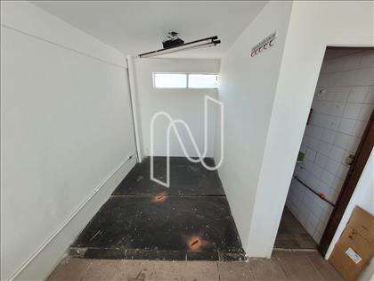 Mezanino: sala + banheiro - A 