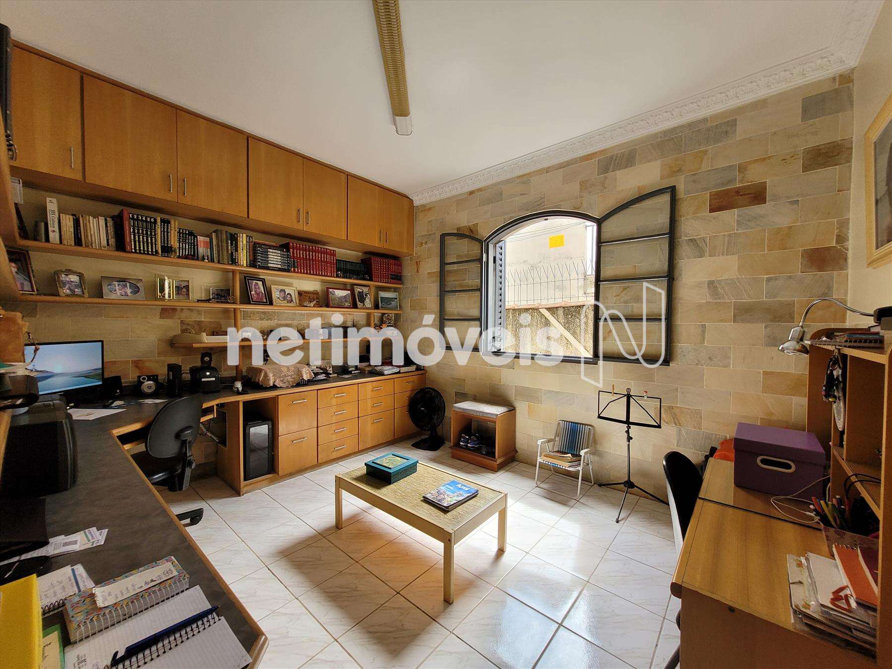 1o. piso: Quarto 01 / home office